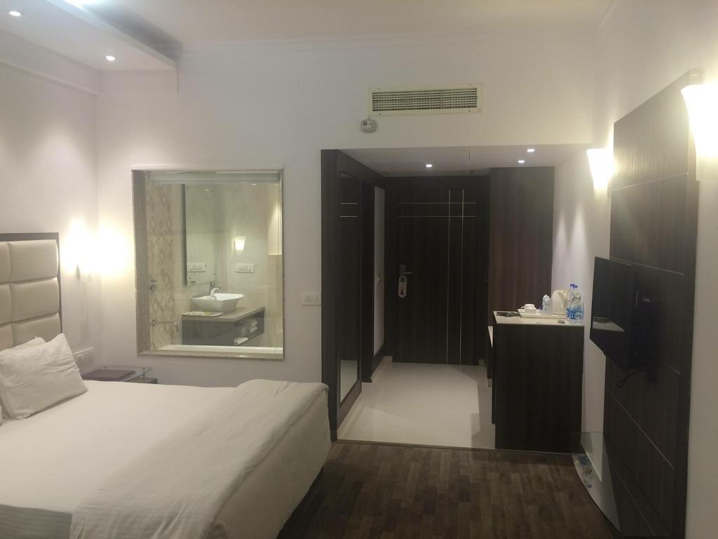 Shiva Oasis Resort Нимрана Экстерьер фото
